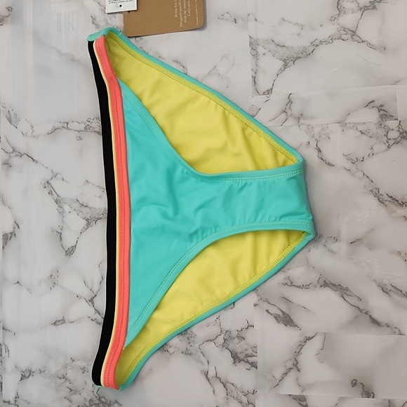 NWT Set of Bikini Bottoms size Large - Picture 10 of 16